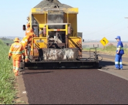 Jr. Araújo inspeciona obras da rodovia PB-395 em Santa Helena: "A pavimentação asfáltica está avançada"; veja vídeo