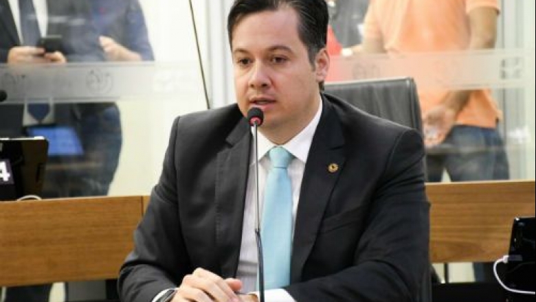 Jr. Araújo lembra que oposição de Cajazeiras recebeu mais votos que o prefeito e diz que o 'racha' foi decisivo