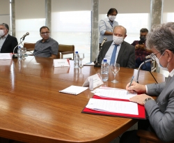 João Azevêdo assina decreto e garante incentivos fiscais para setor têxtil da região de Campina Grande