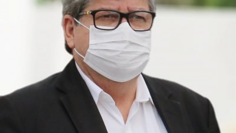 'Se tiver que tomar medidas mais duras para enfrentar essa pandemia, irei tomar', diz João Azevêdo