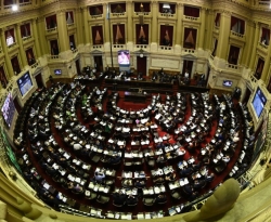Deputados da Argentina aprovam legalização do aborto; projeto vai para o Senado