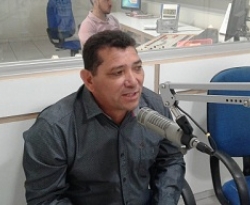 Vice-prefeito de Cajazeiras 'boicota' posse dos secretários e orienta filha secretária a não comparecer a solenidade