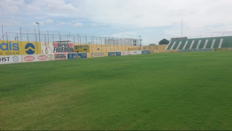Marizão: Secretaria de Esporte e Lazer realiza trabalho de revitalização do gramado para o Paraibano
