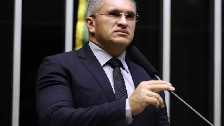 Julian quer expulsão de deputado federal do PSL preso pela Polícia Federal