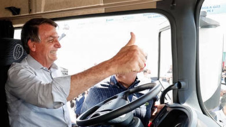 Bolsonaro propõe projeto para prever imposto do combustível