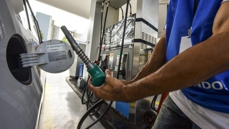 Preço da gasolina pode subir até 12% nos próximos 15 dias