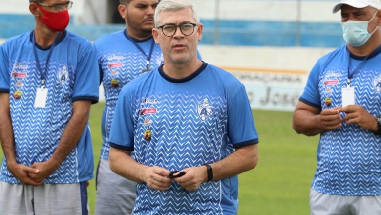 Antes mesmo da estreia no Paraibano, Atlético de Cajazeiras anuncia saída de técnico e efetiva auxiliar