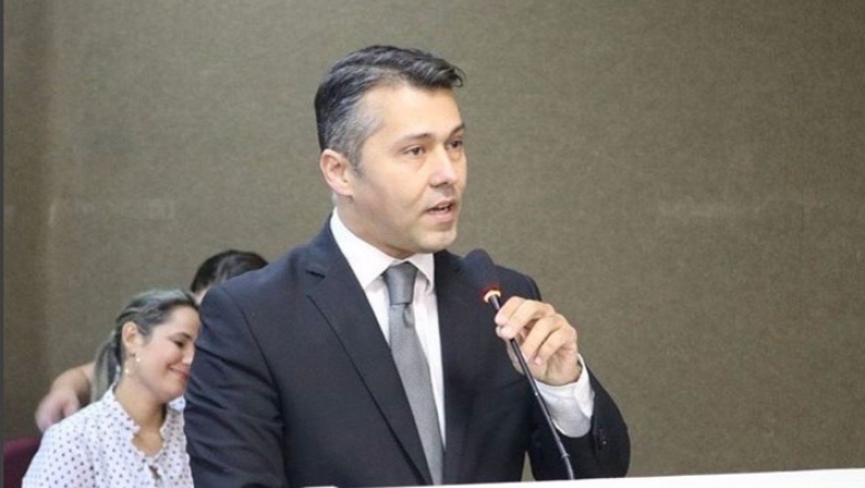 Ruy pede licença e Leonardo Gadelha assume mandato na Câmara Federal
