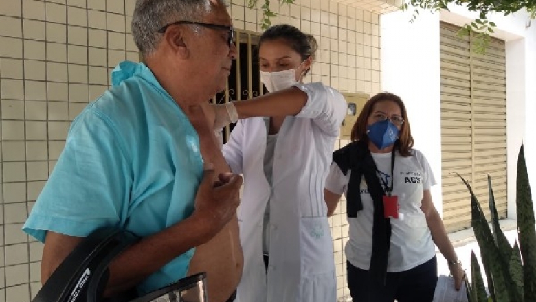 'As 15 cidades polarizadas por Cajazeiras, receberam 11 mil doses da vacina contra a covid-19' informa gerência de saúde 