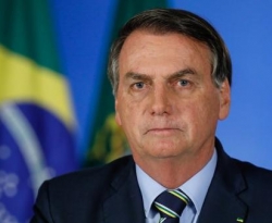 Bolsonaro diz que Brasil terá no mínimo 220 milhões de vacinas em março