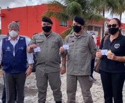 Governador acompanha vacinação de profissionais de segurança da Paraíba