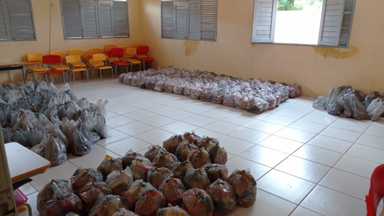 Prefeitura entrega mais de 1,5 mil kits alimentação a estudantes, em Bernardino Batista