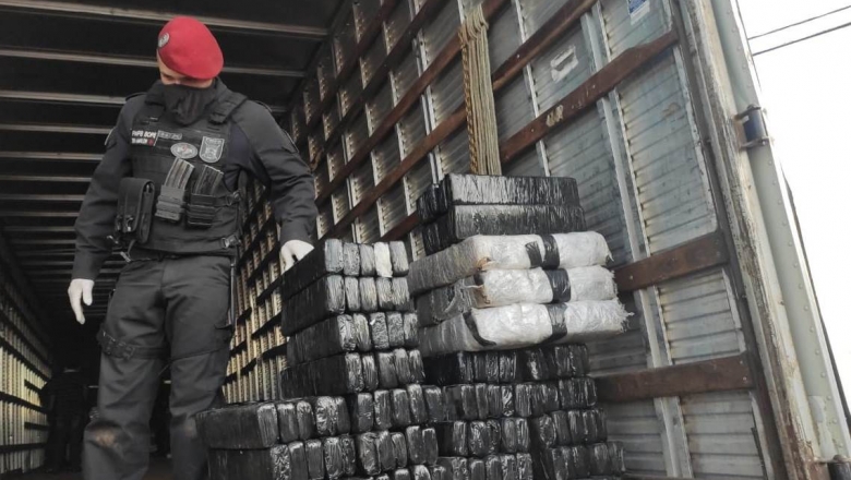 Polícias Federal e Militar interceptam carga com mais de 600 quilos de drogas, em Cachoeira dos Índios