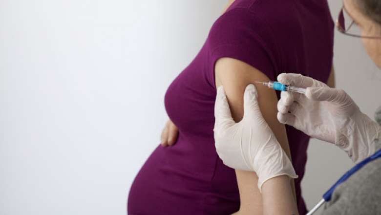 Saúde orienta que gestantes tomem a segunda dose da vacina AstraZeneca após período de gravidez e puerpério