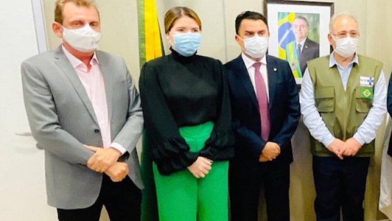 Ministro da Saúde se reúne com prefeito de São José de Piranhas e secretária de Saúde de Sousa