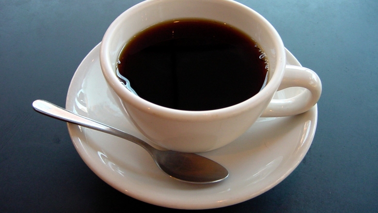 Beber café de qualquer tipo reduz o risco de problemas no fígado, diz estudo