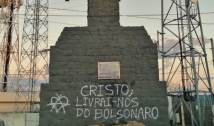 Pichação “Cristo, Livrai-nos do Bolsonaro” em morro do Cristo Rei em Cajazeiras viraliza na web