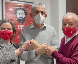 RC posta foto ao lado de Lula e Gleisi Hoffmann: "Seguimos juntos por Democracia, Trabalho e Saúde para o nosso povo"