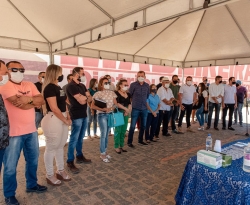 Chico Mendes assina ordem de serviço da Praça da Rodoviária e anuncia pavimentação completa de três bairros
