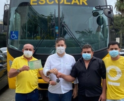 Prefeito de Cachoeira dos índios recebe ônibus escolar: "Esse é o quarto veiculo novo em sete meses de gestão"