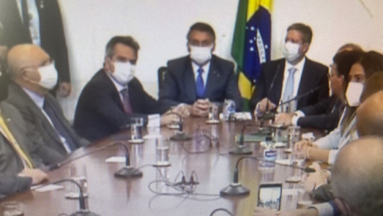 Bolsonaro entrega MP do novo Bolsa Família e PEC dos Precatórios