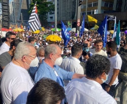 Ato contra Bolsonaro reúne Ciro Gomes, Doria e Mandetta 