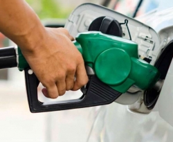 Encher tanque com gasolina ficou quase R$ 80 mais caro em 2021