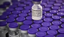 Pfizer pedirá autorização para vacinar menores de 12 anos em poucos dias, diz CEO