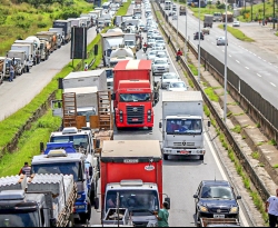 Ministério registra concentração de caminhoneiros em rodovias de 15 estados