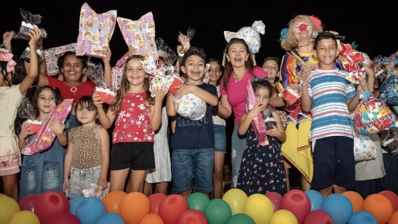 Primeira-dama e prefeito participam de evento das crianças na zona rural de São José de Piranhas