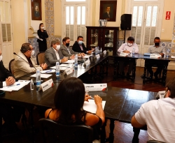 João Azevêdo recebe prefeitos do Vale do Piancó e discute investimentos para a região