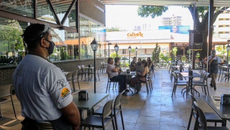 Passaporte de vacina será exigido em restaurantes, bares e eventos no Ceará