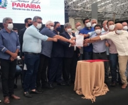 Prefeito de São José de Piranhas prestigia ação do Governo Estado que beneficia 85 municípios