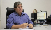 João Azevêdo prevê mudança no secretariado já em janeiro por conta das eleições