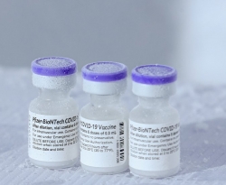 Em estudo preliminar em laboratório, Pfizer diz que três doses neutralizam Ômicron