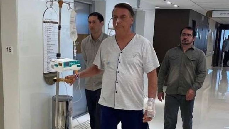 Bolsonaro tem alta de hospital após internação por obstrução