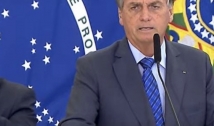 Bolsonaro assina portaria com reajuste de 33% no piso salarial para professores da educação básica 
