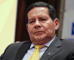 Mourão decide ignorar fala de Bolsonaro sobre Rússia