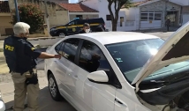PRF recupera carro roubado no Recife; veículo circulava clonado no município de Piancó