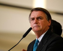 Bolsonaro deixa hospital em Brasília, onde passou a noite internado