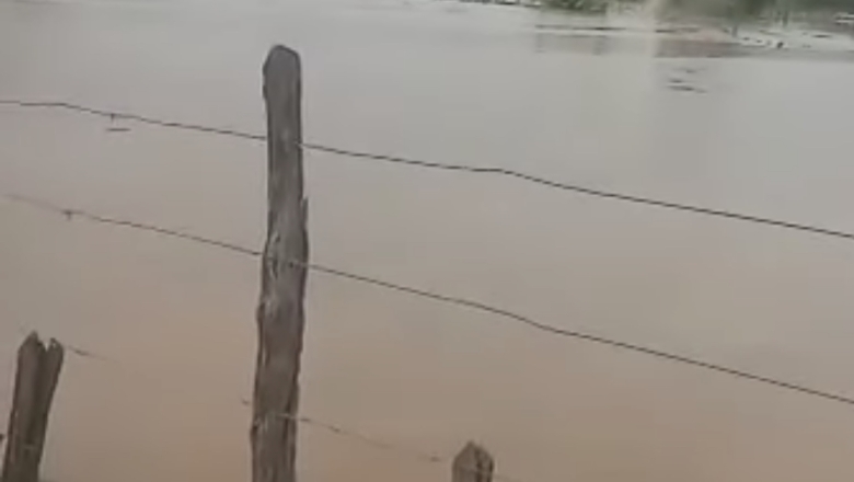 Chuva forte atinge cidades do Sertão da PB; em Coremas casas ficaram alagadas e Cajazeiras registrou 135 mm