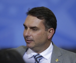 Flávio Bolsonaro diz que indulto a Silveira 'será obedecido por todos'