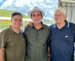 Após visita de Bolsonaro, prefeito de Itatuba declara apoio a Efraim Filho