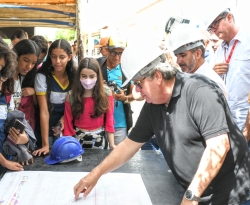 João Azevêdo visita obras de construção de escolas no Cariri paraibano e destaca investimentos do Governo do Estado em Educação