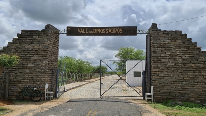 Prefeitura de Sousa convoca paleontólogos para a realização de estudos no Vale dos Dinossauros