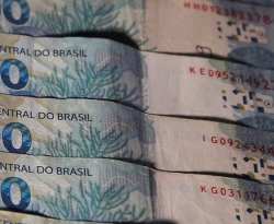 Governo federal quer antecipar pagamento do Auxílio Brasil para início do mês