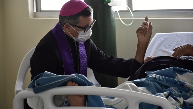 Em visita pastoral, Bispo de Cajazeiras visita Hospital de Bonito de Santa Fé e concede unção dos enfermos a pacientes