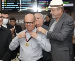 Ator cajazeirense José Ricardo Lacerda recebe Medalha Ednaldo do Egypto da ALPB