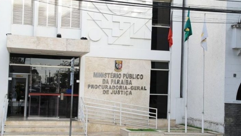 MPPB celebra TAC com Município de Uiraúna para regularização do quadro de servidores