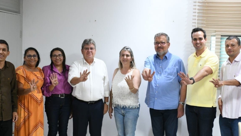 Prefeita e vereadores de Areia que apoiaram Veneziano no 1º turno aderem à candidatura de João